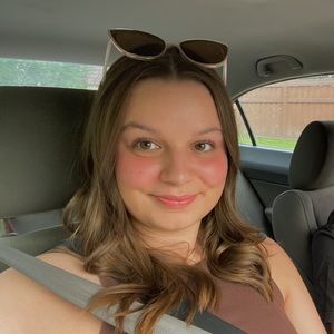 Meet your Posher, Mia